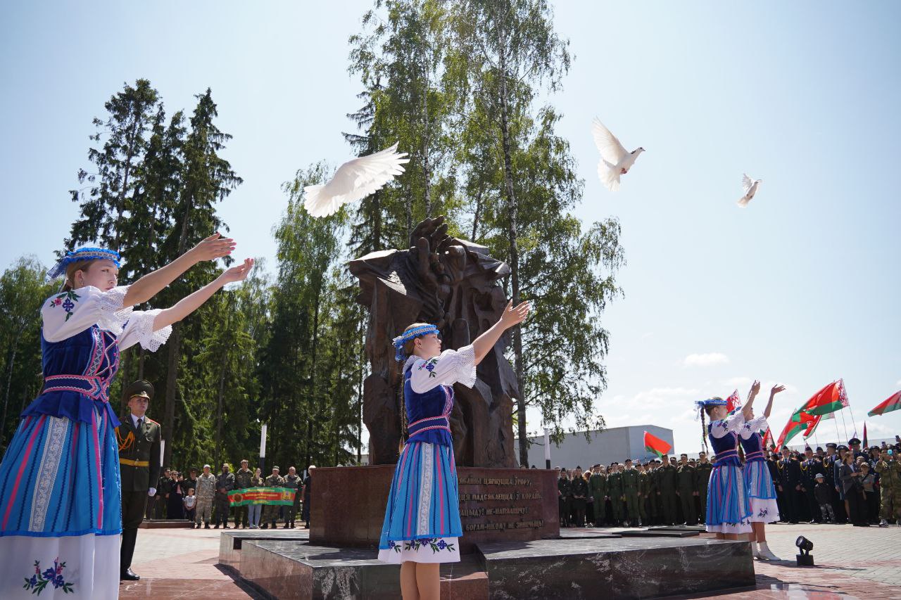 Открытие памятного знака «Древо жизни»